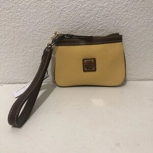 Dooney & Bourke 1975 Medium Wristlet 6”x4” Yellow Pebble Leather Key Holder Fine